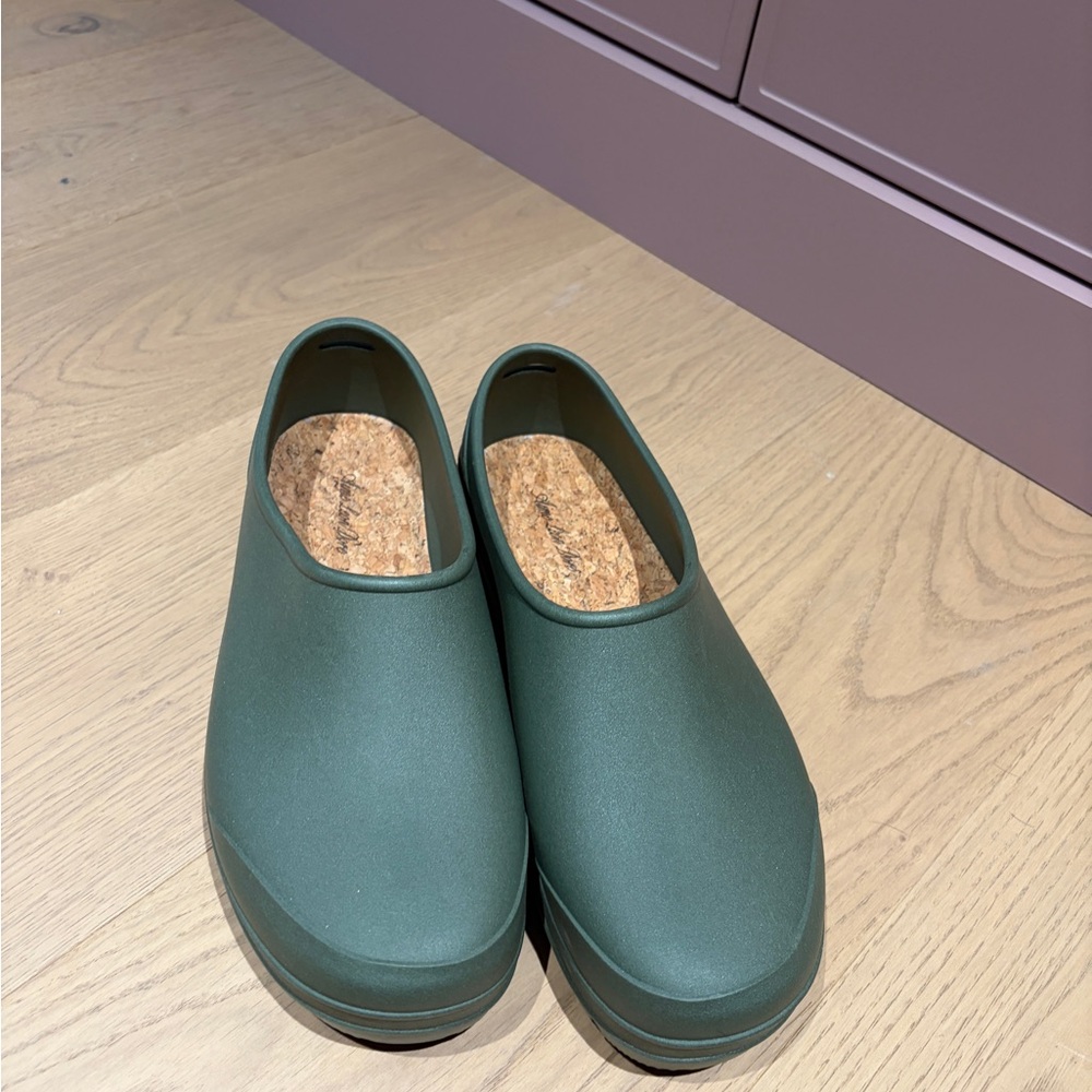 Aimé Leon Dore Green Slides